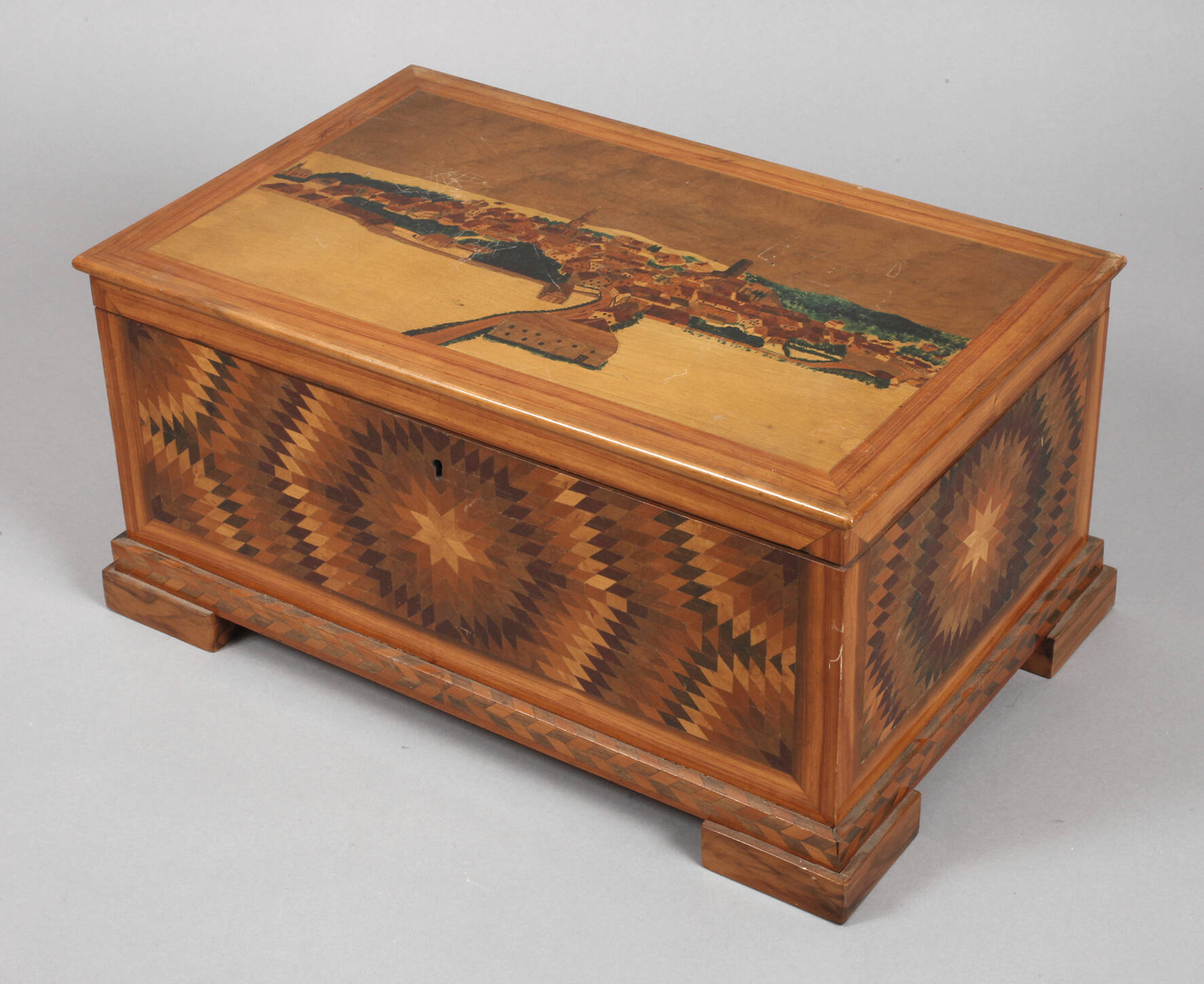 Intarsierte Schatulle