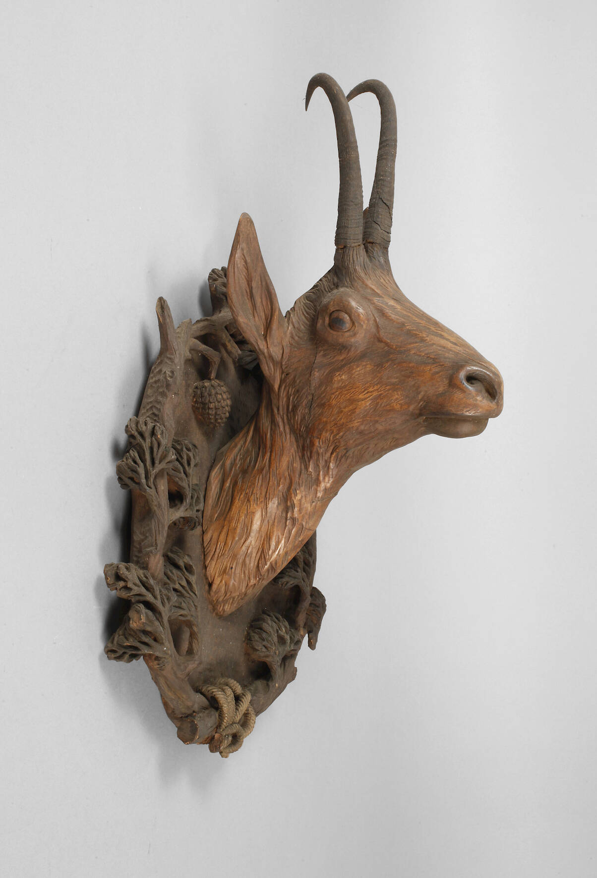 Geschnitzte Jagdtrophäe