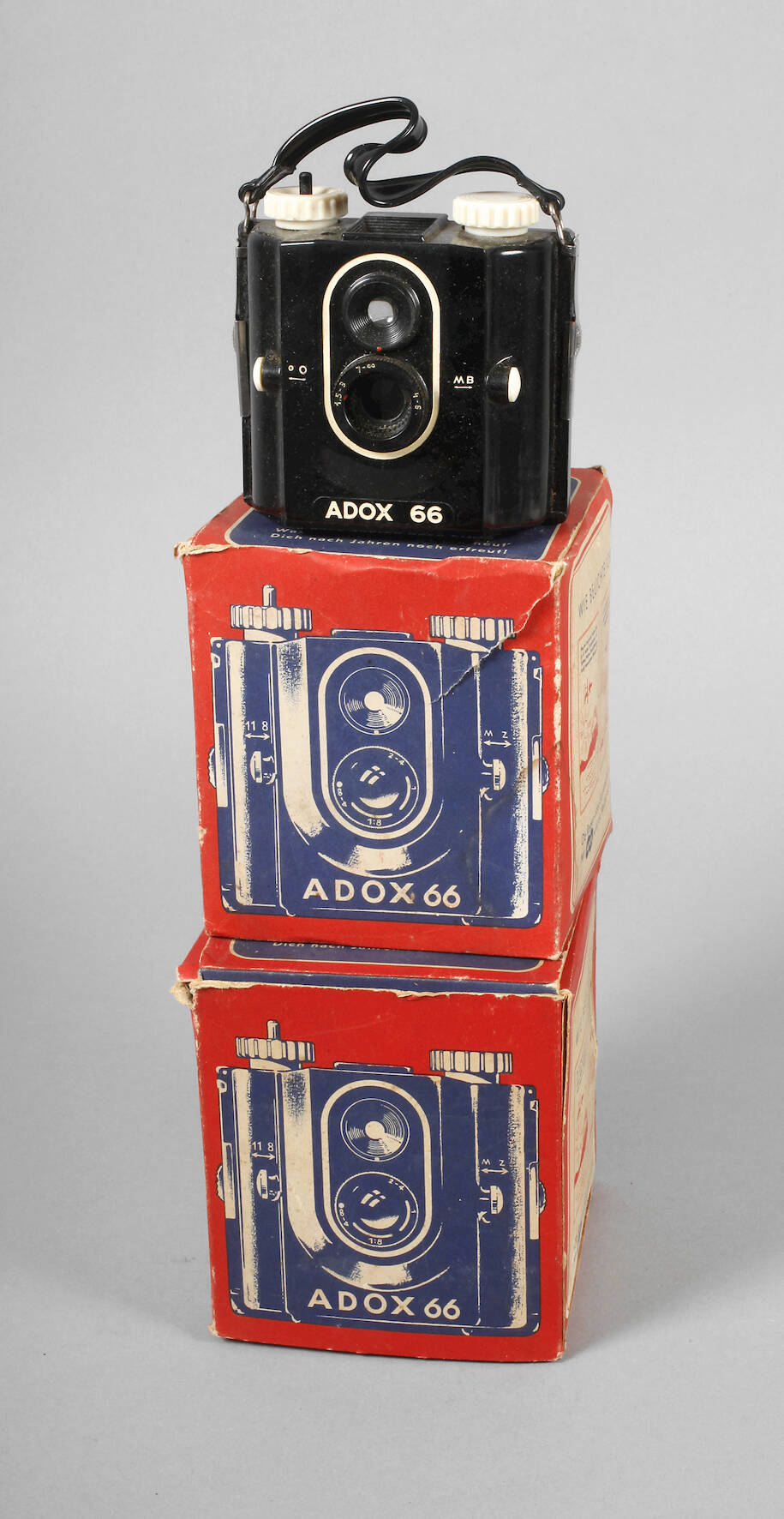 Zwei Kameras Adox 66