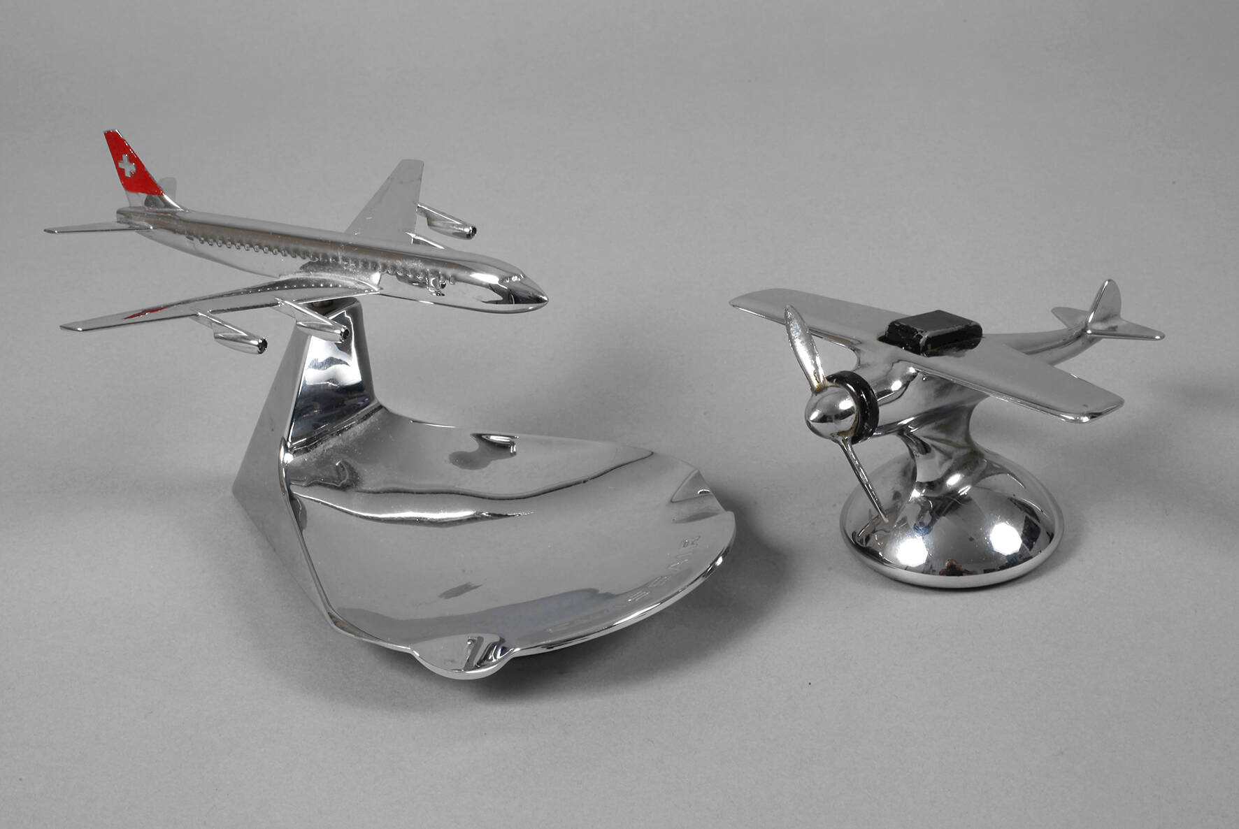 Tischascher und Feuerzeug Aviatik