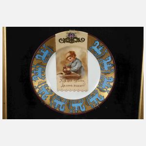 Künstlerteller mit kyrillischem Spruch