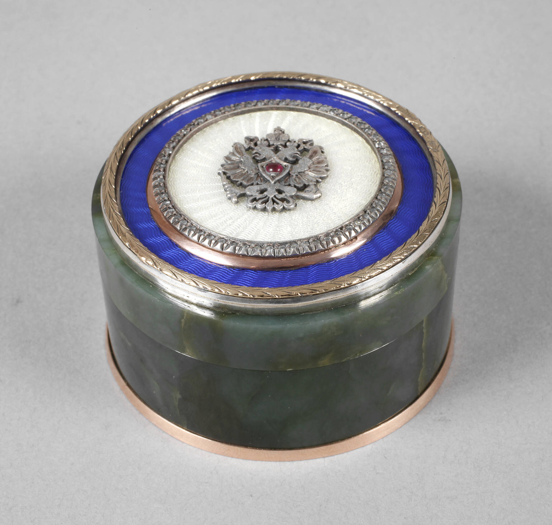 Feine Dose in der Art von Fabergé