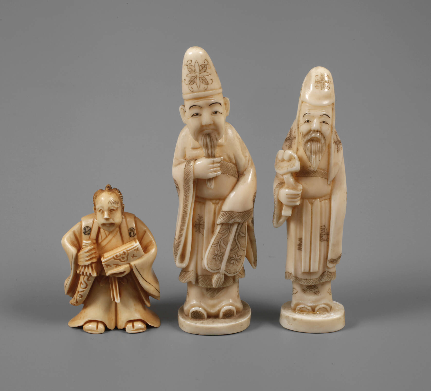 Drei Elfenbeinschnitzereien
