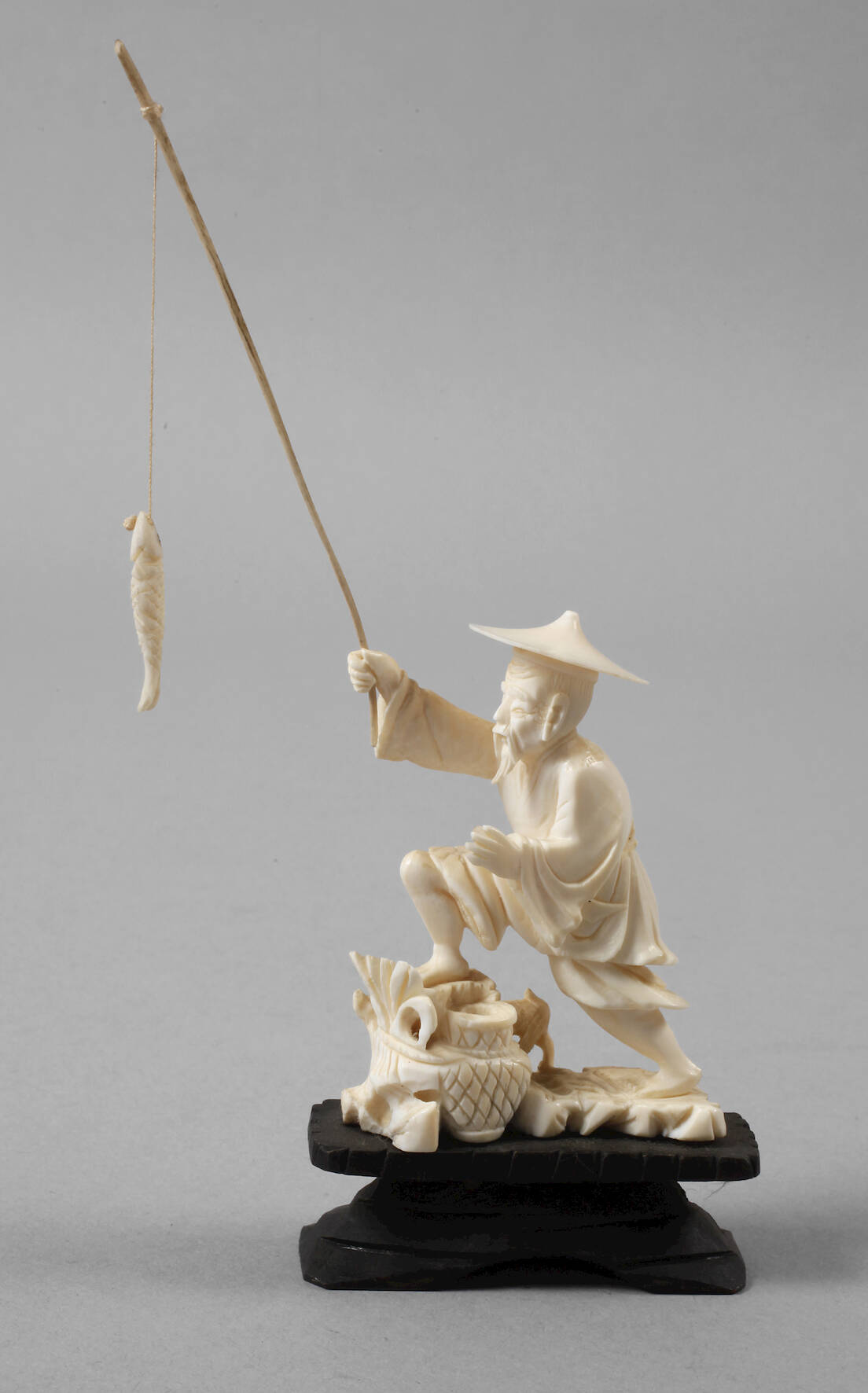 Figürliche Elfenbeinschnitzerei