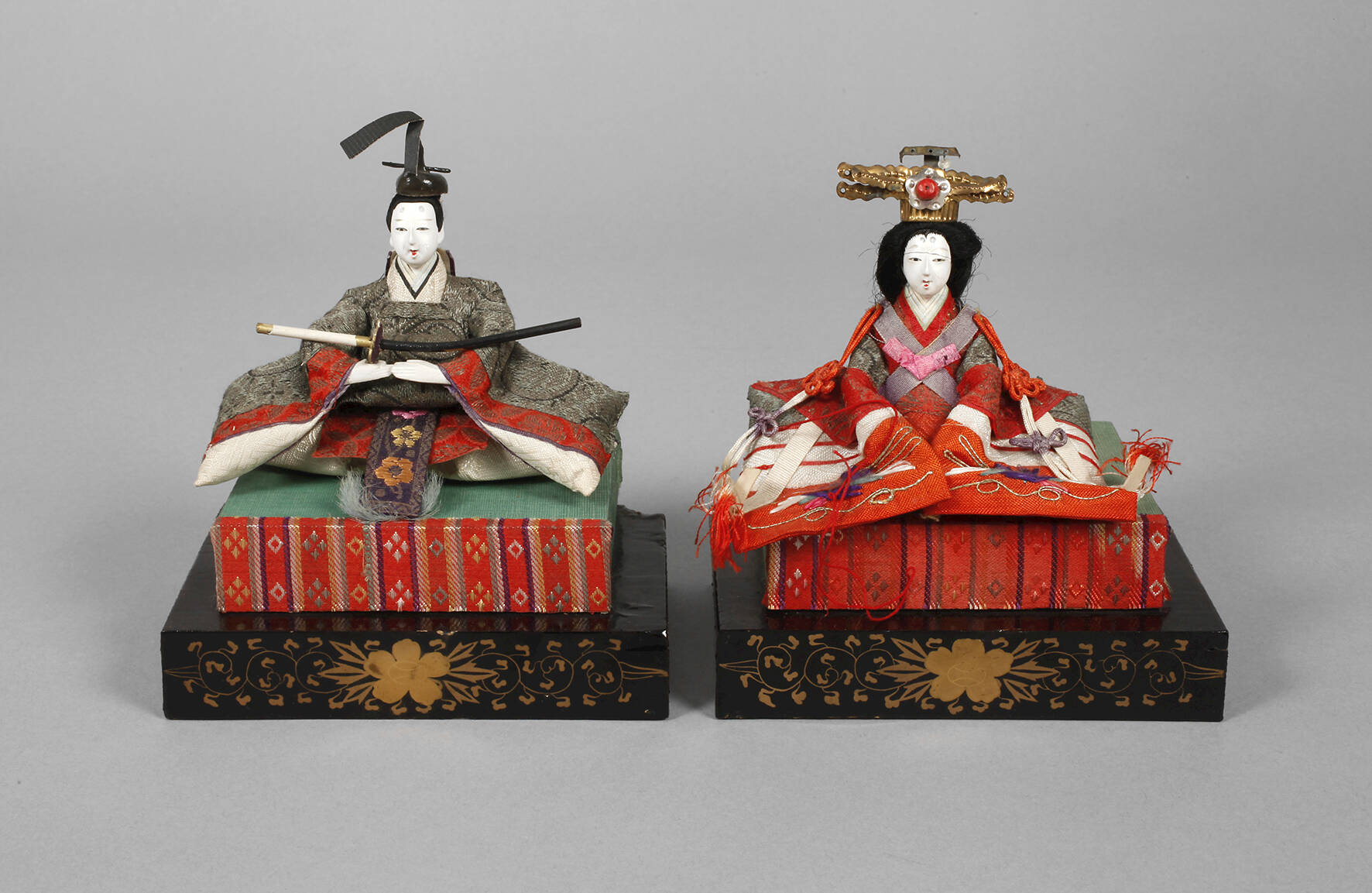 Zwei Hinamatsuri Puppen