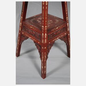 Beistelltisch mit Chinoiserien