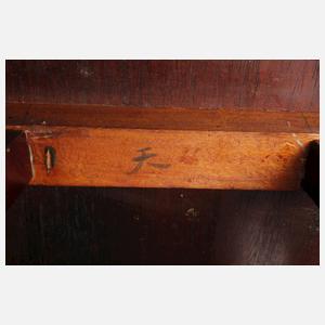 Beistelltisch mit Chinoiserien