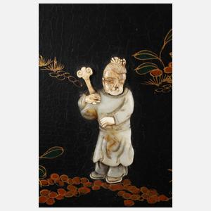 Vier Wandpaneele mit Steinschnitzereien