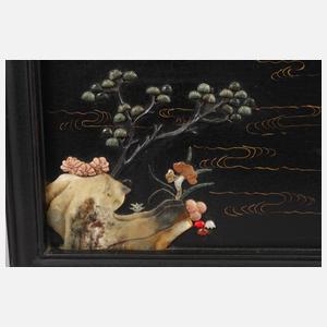 Vier Wandpaneele mit Steinschnitzereien