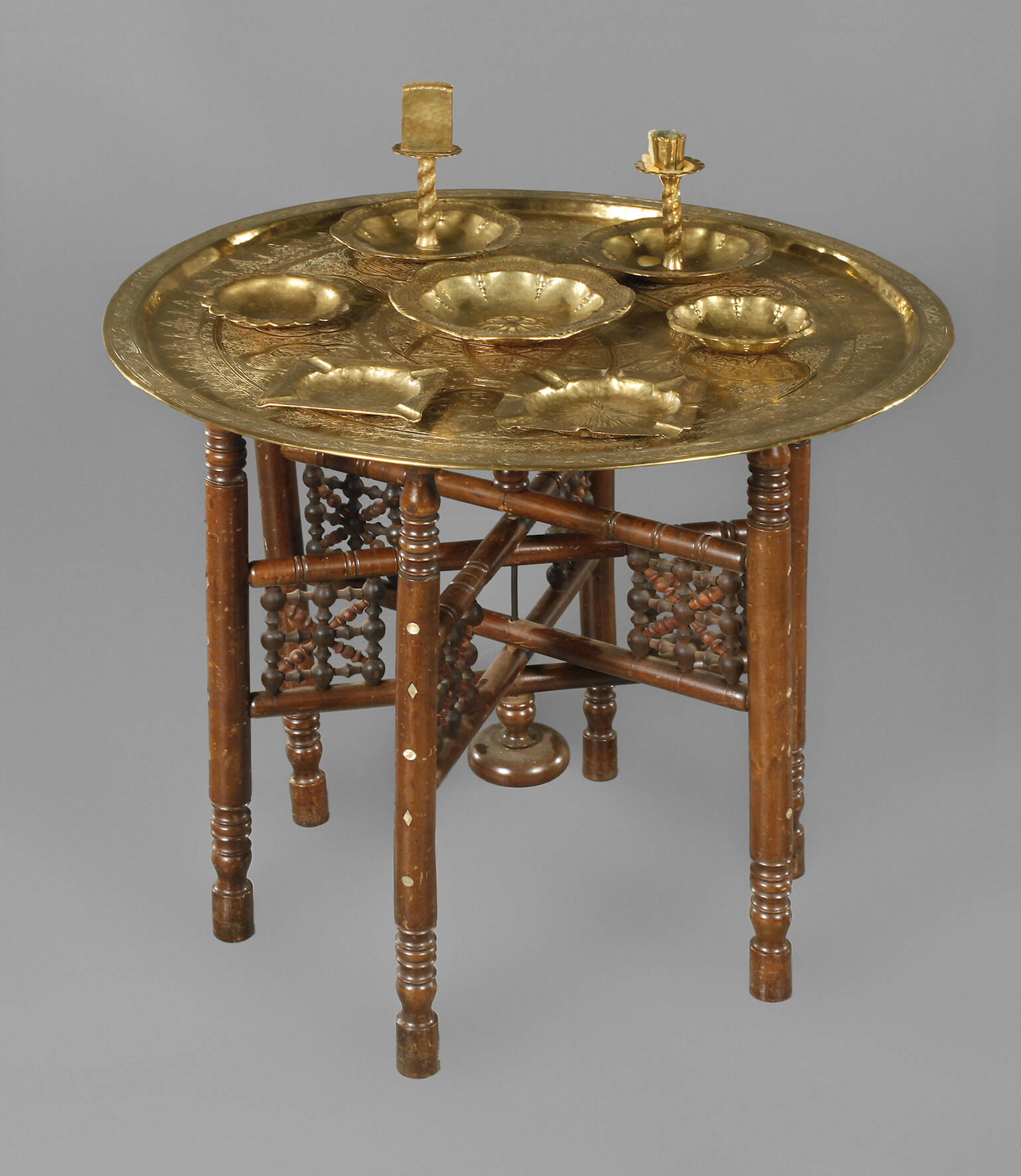 Teetisch mit Rauchgarnitur