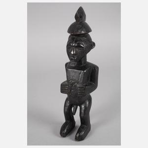 Drei figürliche Schnitzereien