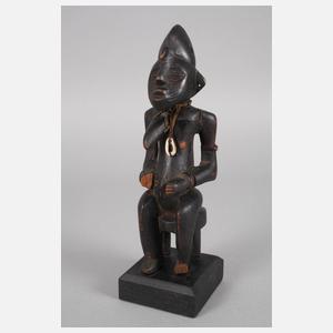 Drei figürliche Schnitzereien