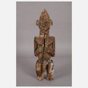 Zwei geschnitzte Figuren