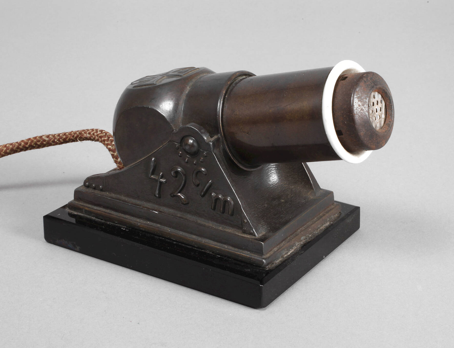 Zigarrenanzünder in Geschützform