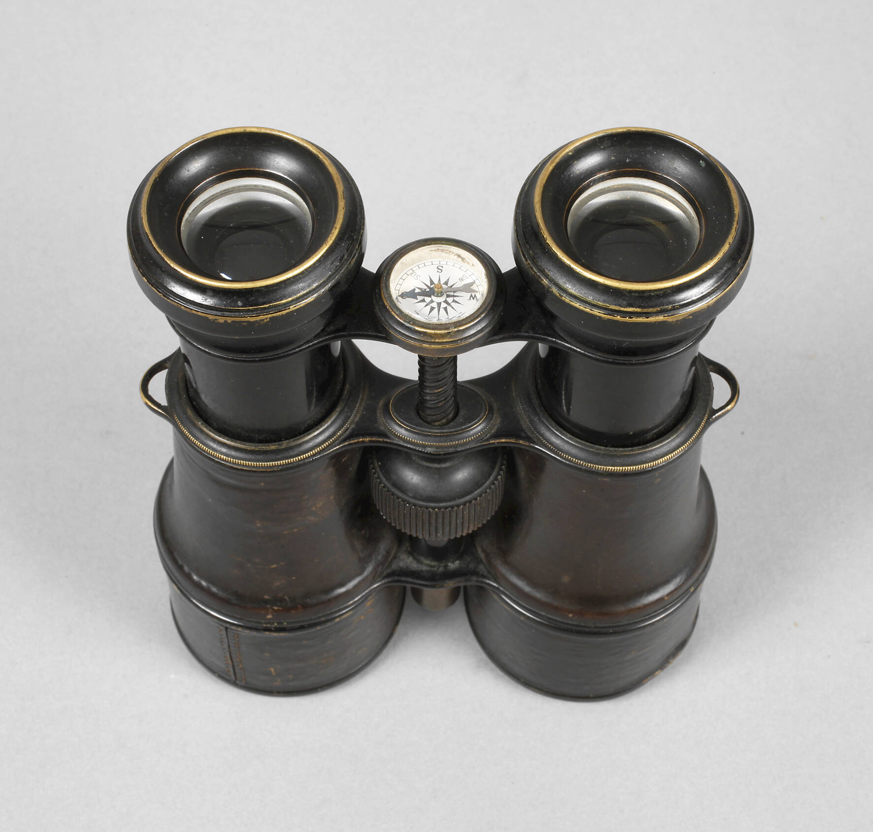 Fernglas mit Kompass