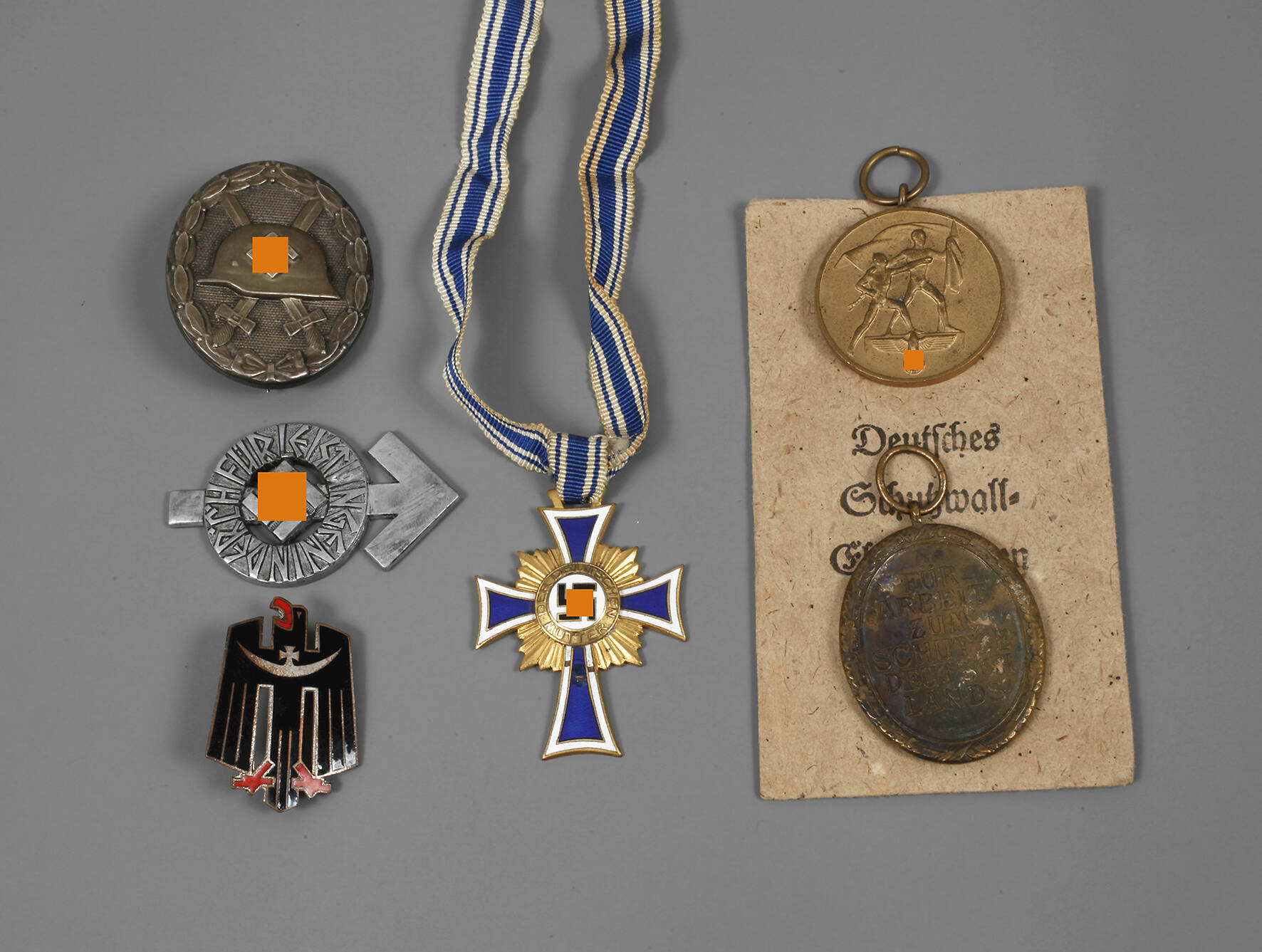 Konvolut Auszeichnungen 2. Weltkrieg
