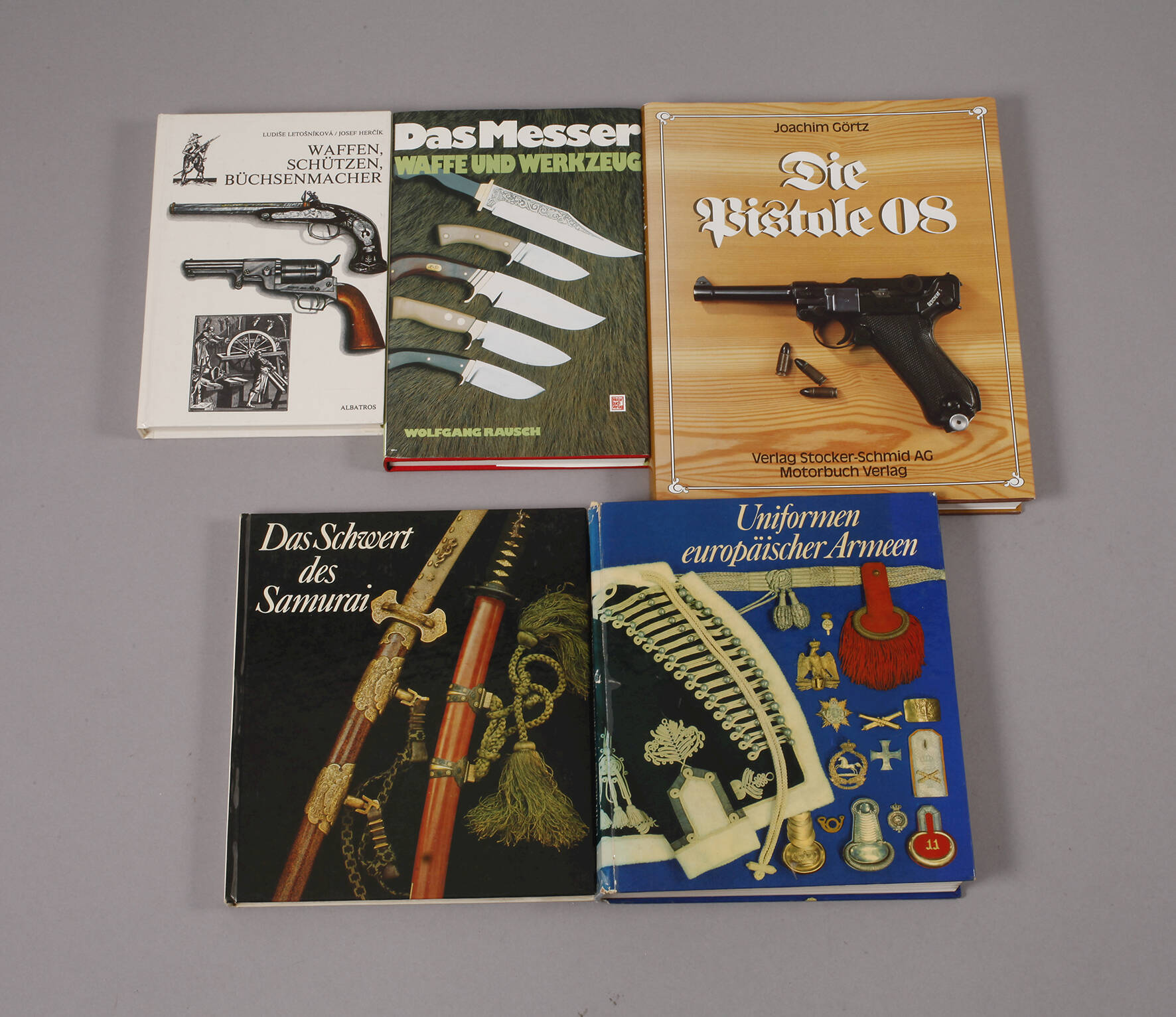 Fünf Bücher Militär