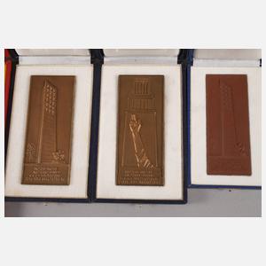 Konvolut Plaketten Buchenwald/Sachsenhausen