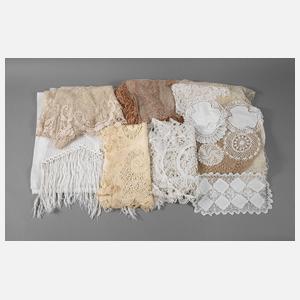 Konvolut feine Klöppel- und Stickereiwäsche