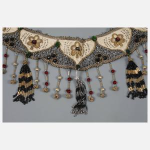 Zierkragen Perlstickerei