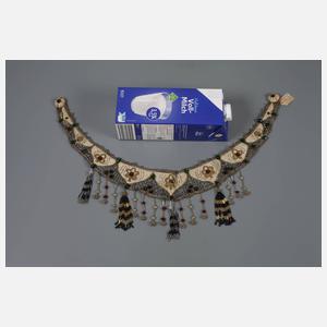 Zierkragen Perlstickerei