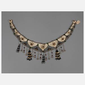 Zierkragen Perlstickerei