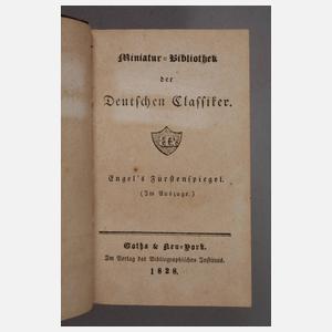 Zwei Bände Miniatur-Bibliothek