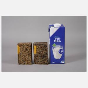 Zwei Bände Miniatur-Bibliothek