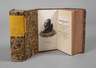 Zwei Bände Miniatur-Bibliothek