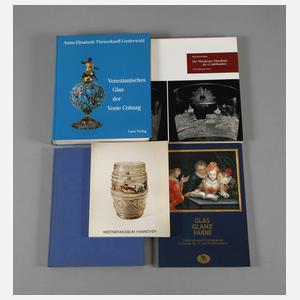 Fünf Fachbücher Glas