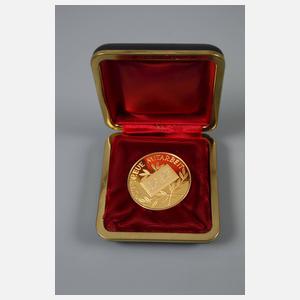 Goldmedaille für treue Mitarbeit
