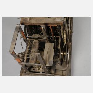 Tischuhr in Form einer Kirche