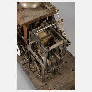 Tischuhr in Form einer Kirche