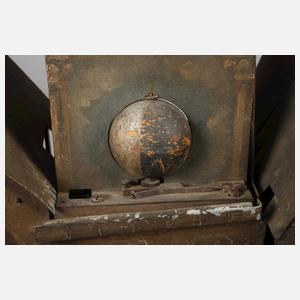 Tischuhr in Form einer Kirche