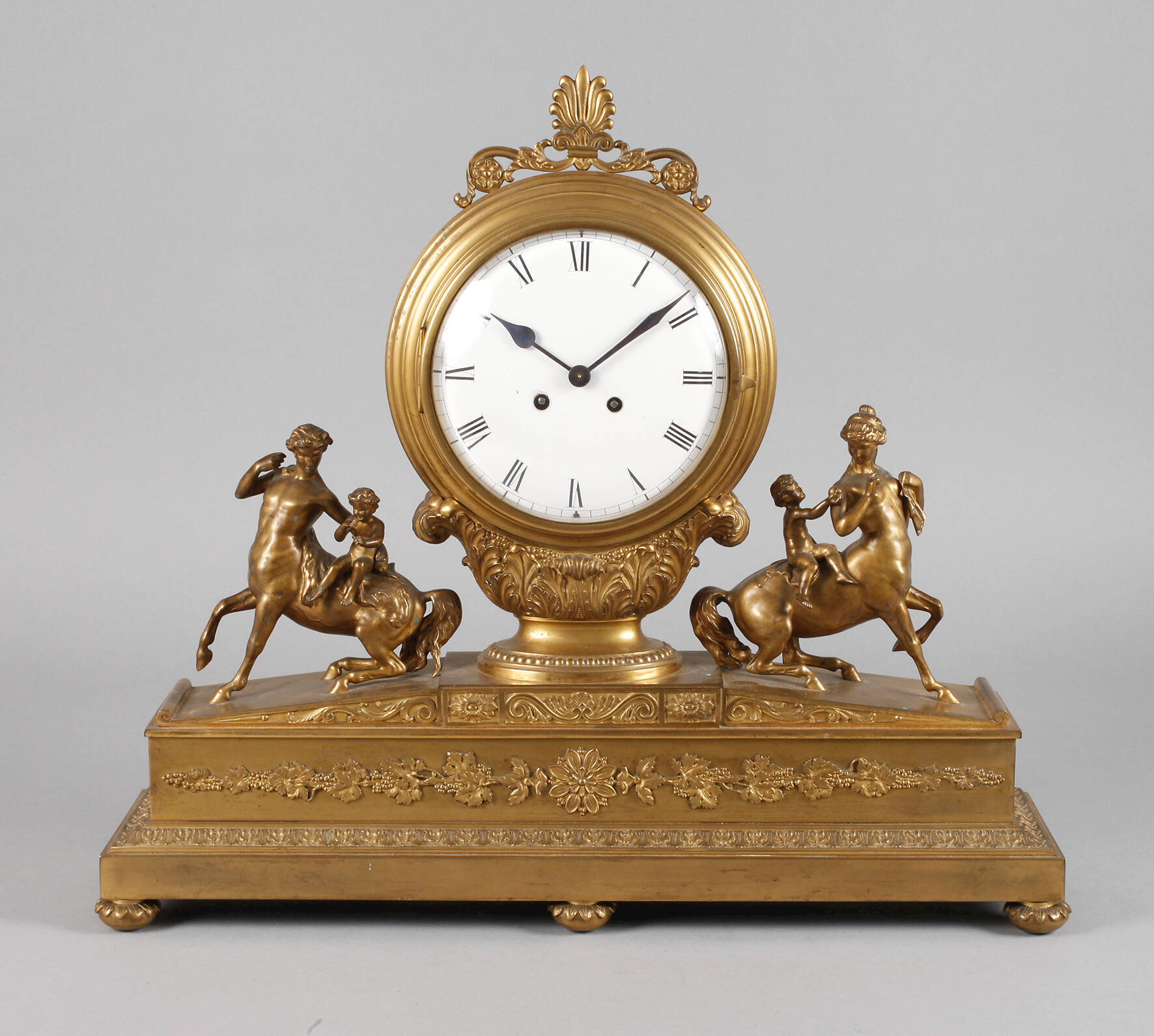 Feine Kaminuhr mit Kentauren