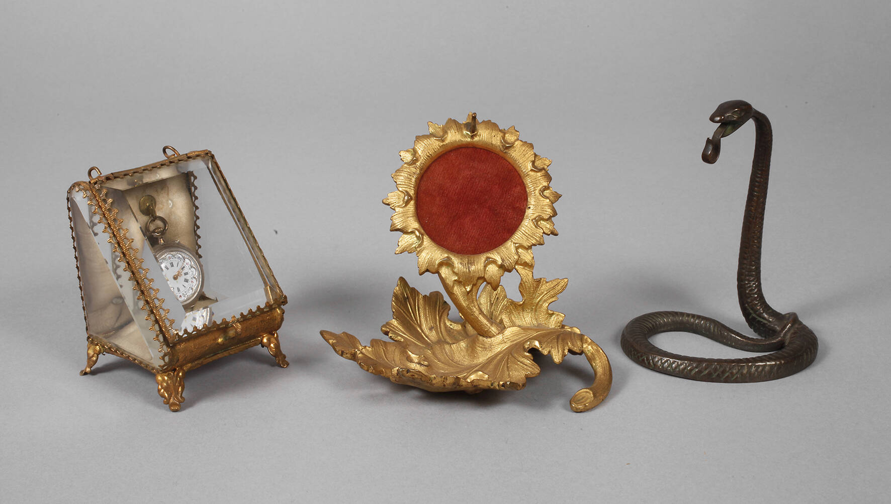 Drei Taschenuhrenhalter