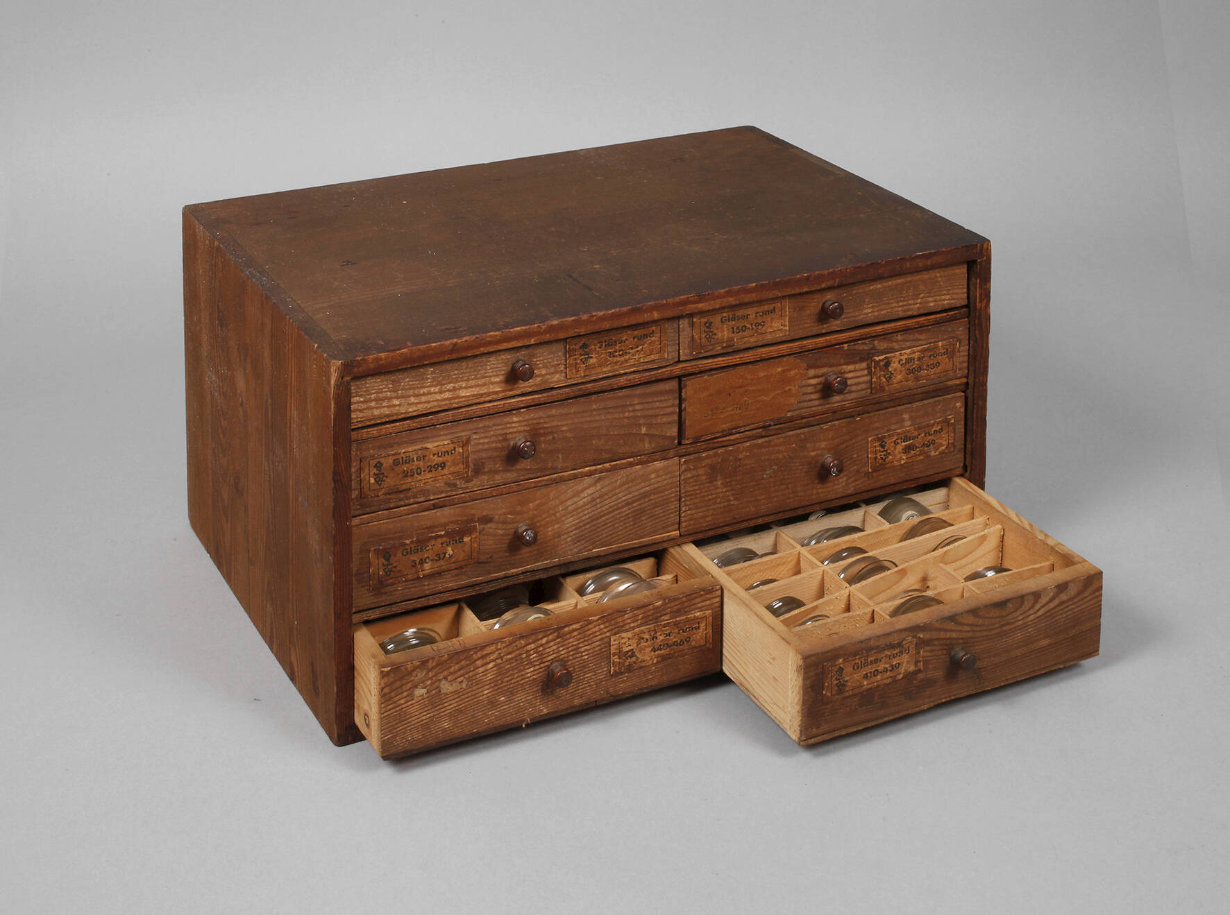 Uhren-Ersatzteilschrank