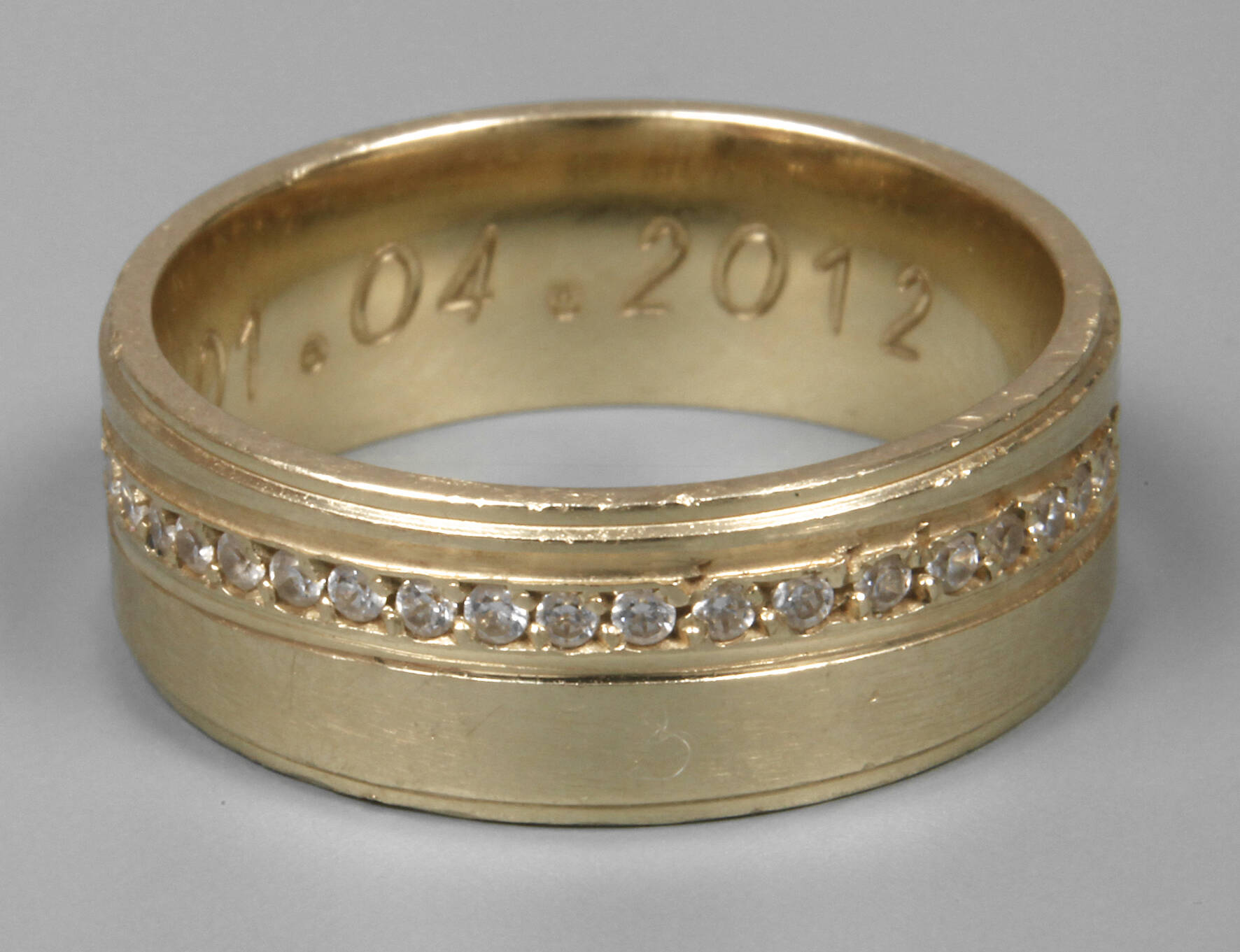 Bandring mit Diamanten