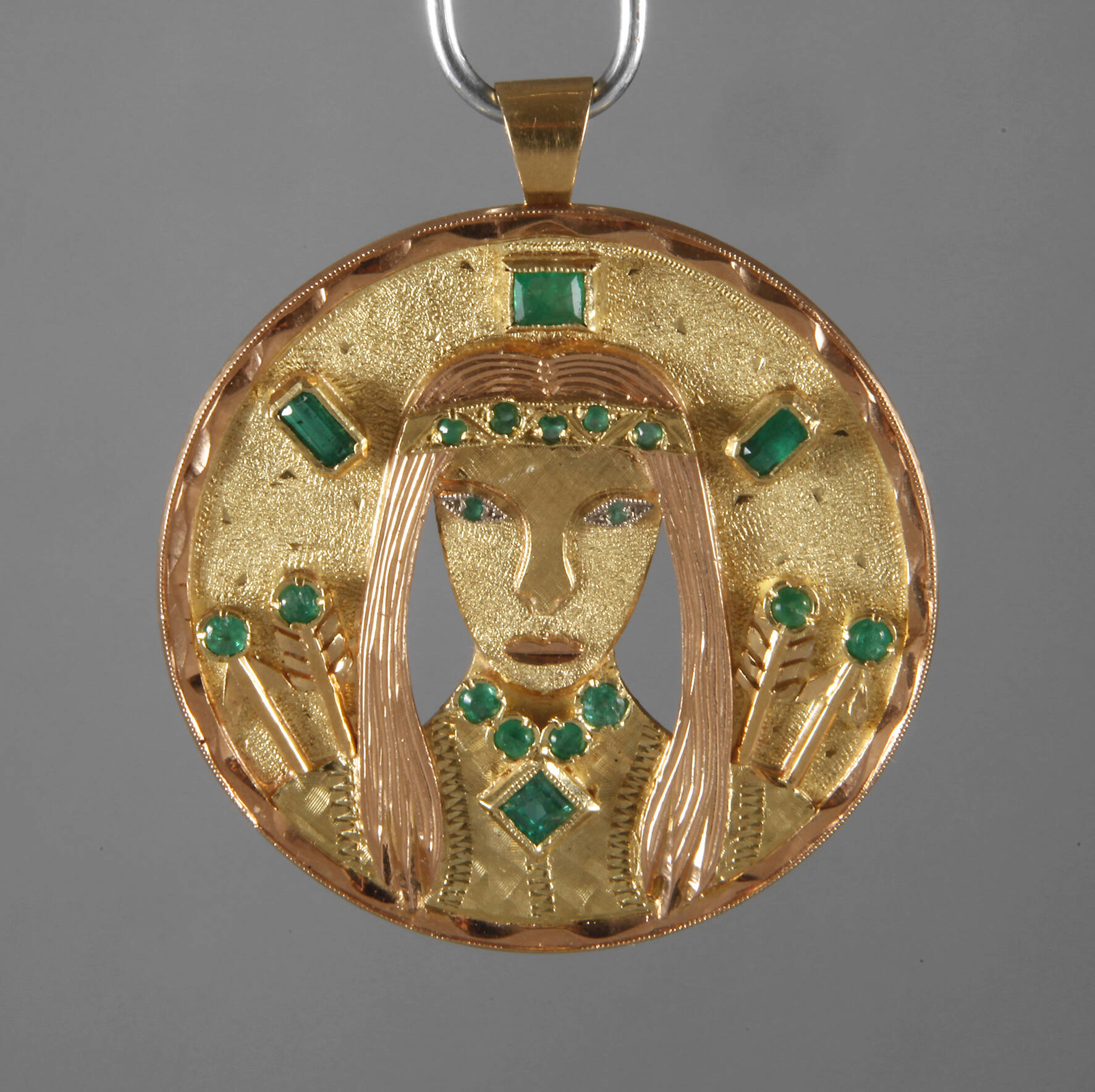 Anhänger mit Smaragden