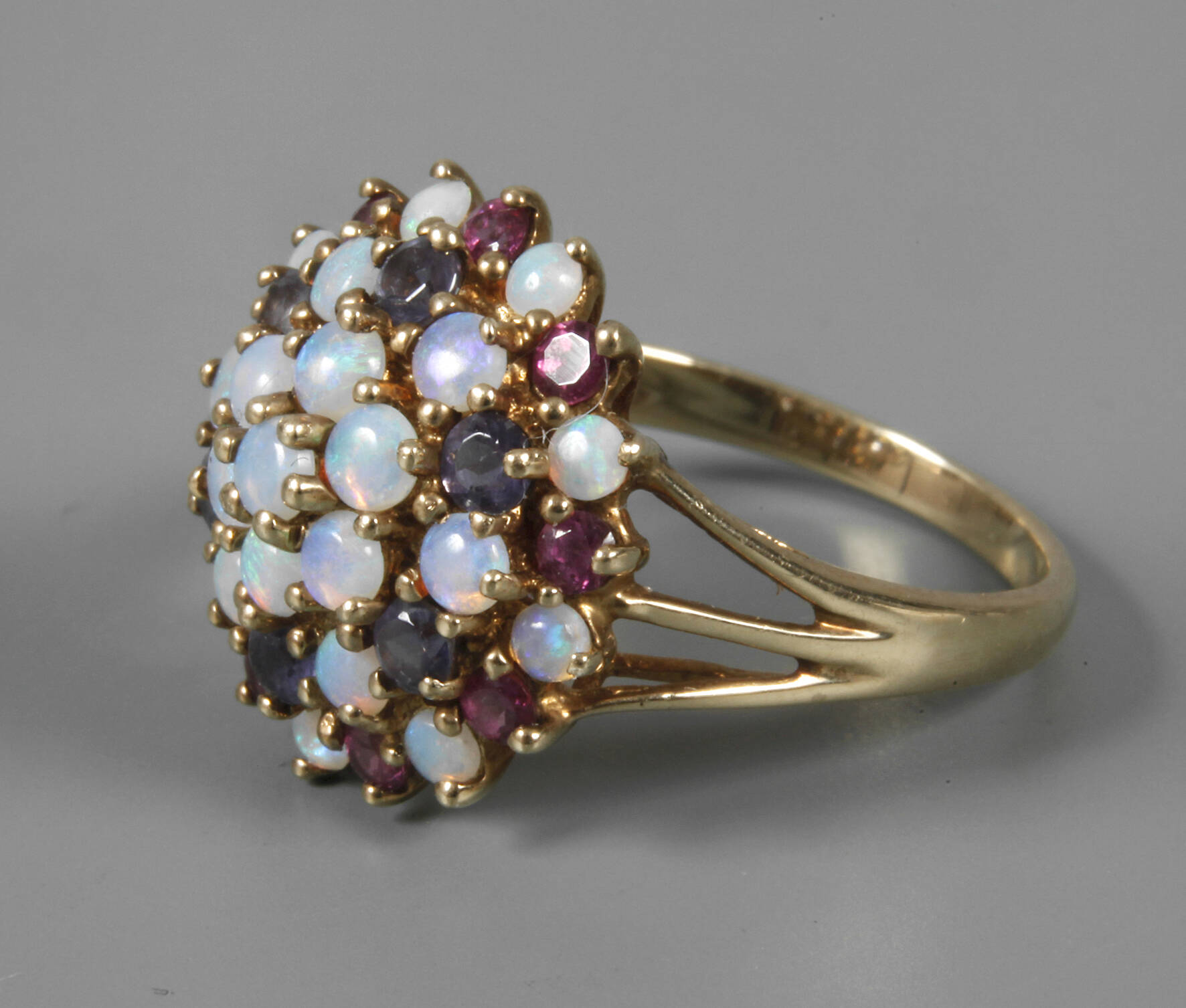 Damenring mit Steinbesatz