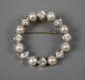 Brosche mit Brillanten und Perlen