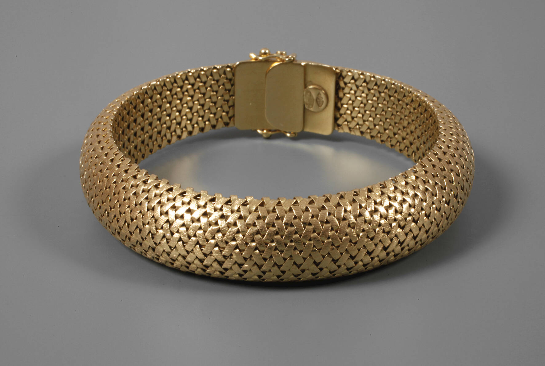 Aufwendiges Goldarmband