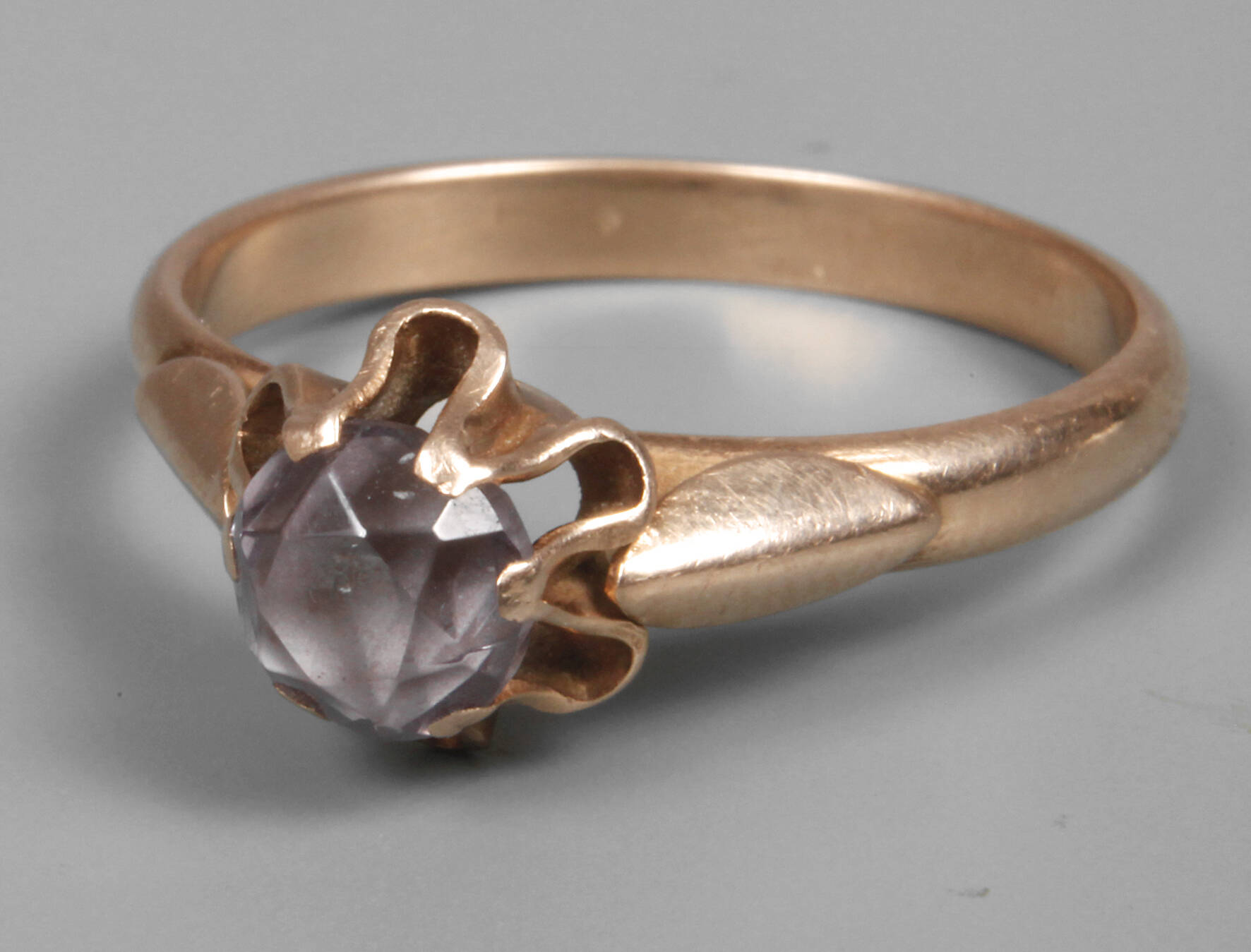 Damenring mit synthetischem Alexandrit