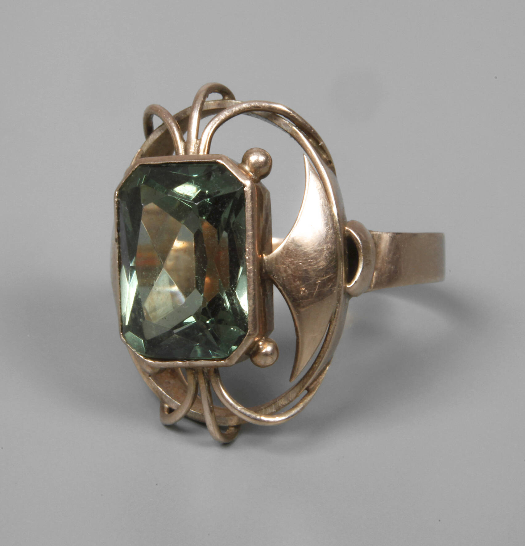 Damenring mit Steinbesatz