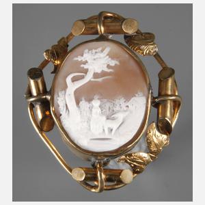 Brosche mit Muschelkamee