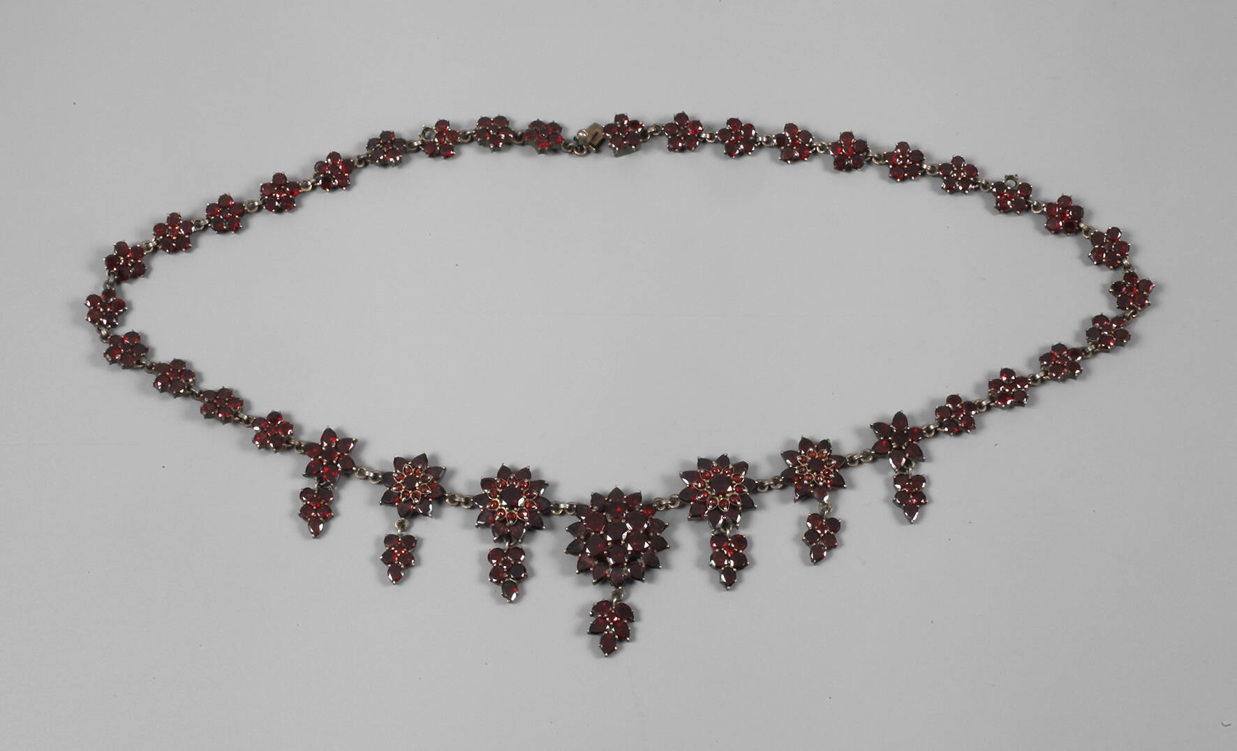Granatcollier
