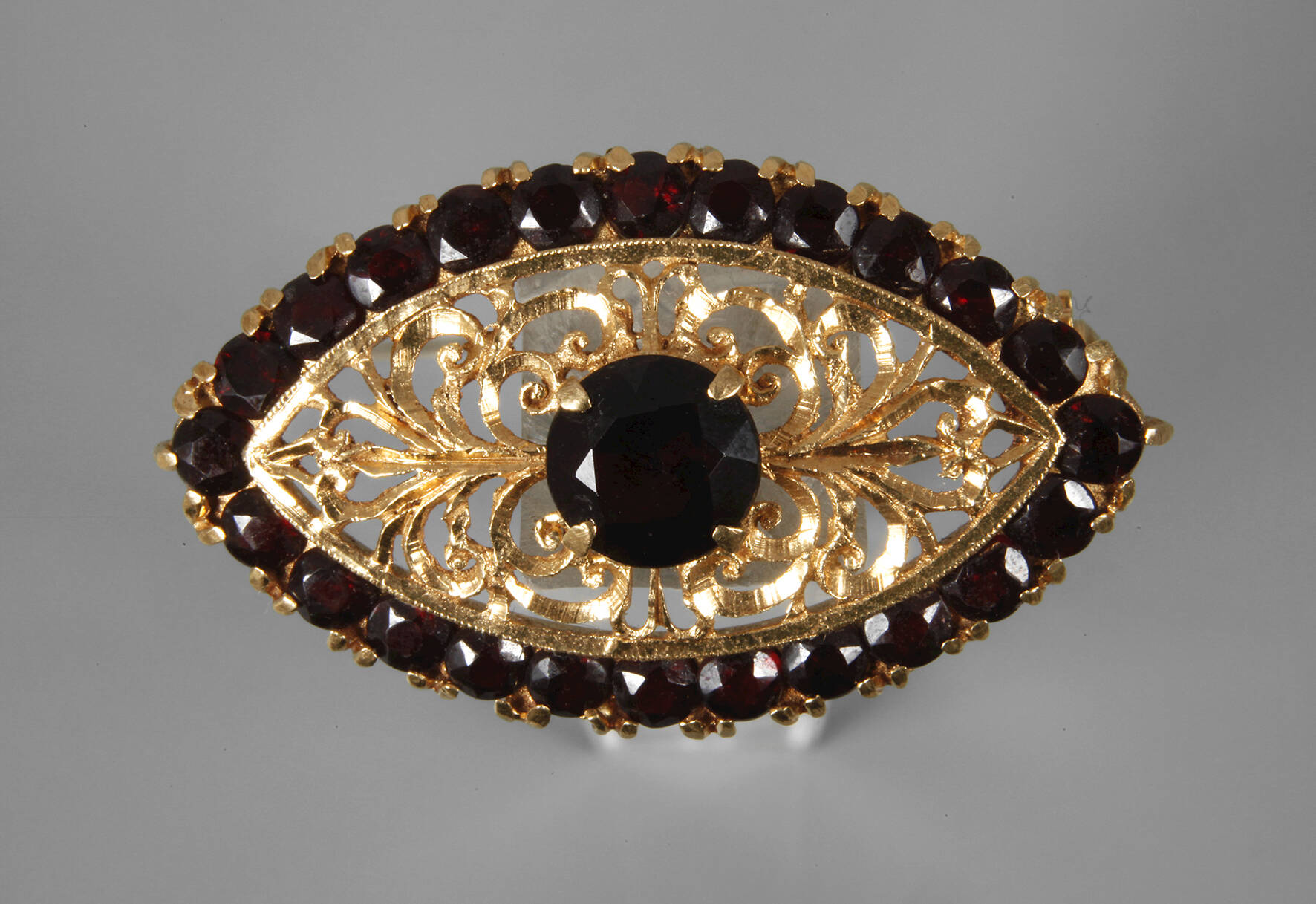 Granatbrosche