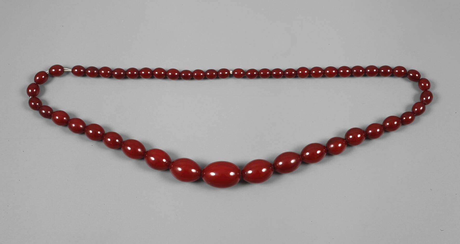 Collier aus rotem Bernstein