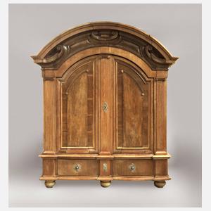 Übergroßer Barockschrank