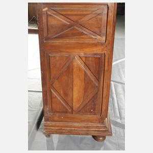 Klassizistischer Dielenschrank